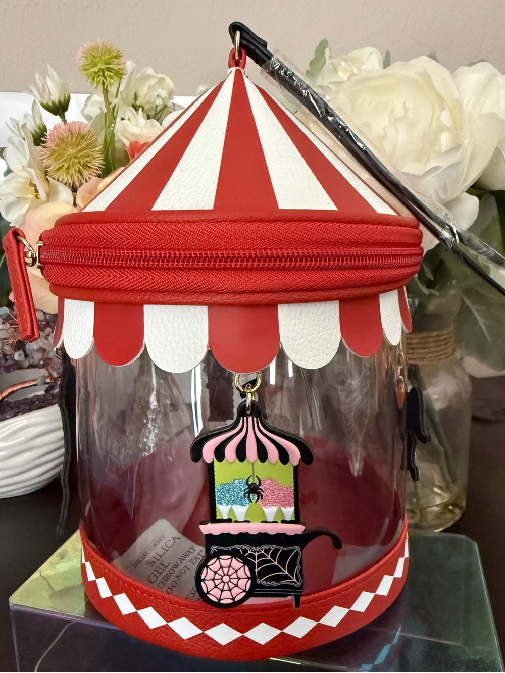 🆕🎪 BATH & BODY WORKS HALLOWEEN CIRCUS CAROUSEL WRISTLET/PURSE. BRAND NEW! - Picture 8 of 8